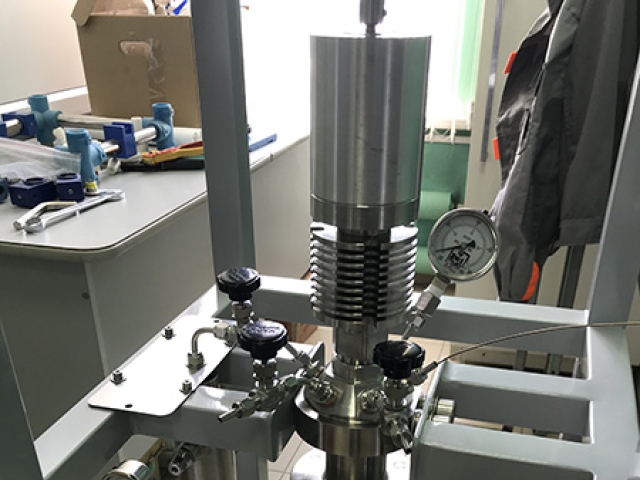 Крышка, мешалка, емкость РВД АН-2с сборка