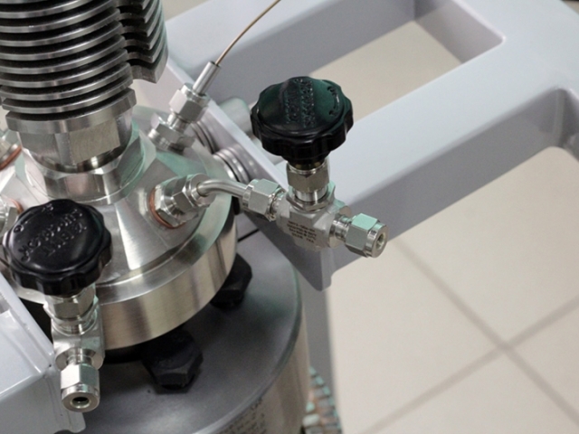 Игольчатый кран ввода продукта