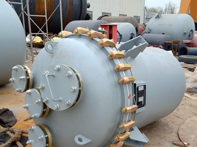 эмалированный бак с фланцем