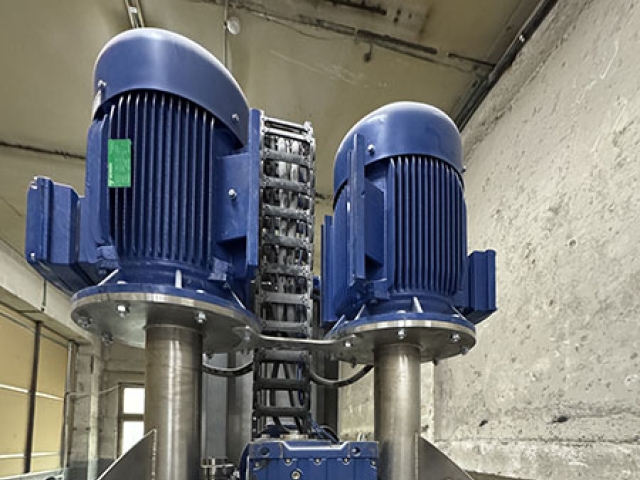 крышка, двигатели мешалок, смотровое окно, загрузочный люк